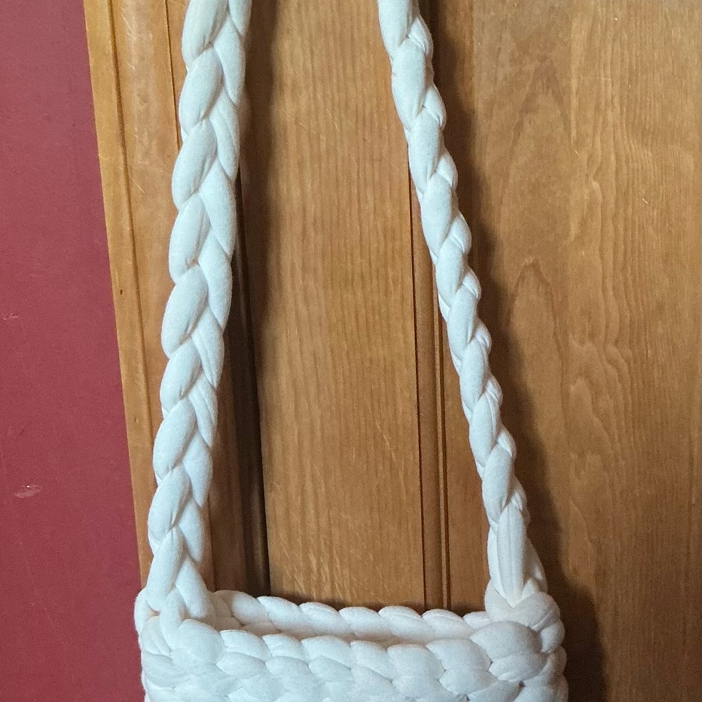 Elegant White Chunky Crochet Shoulder Bag
